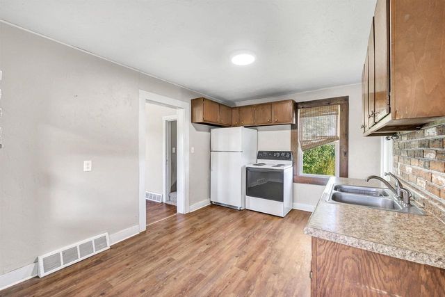 N7308 STATE ROAD 76, New London, WI 54961