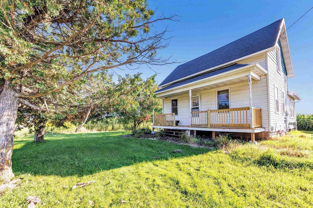 N7308 STATE ROAD 76, New London, WI 54961