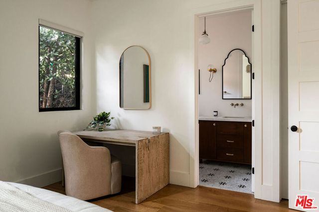5142 Brynhurst Avenue, Los Angeles, CA 90043