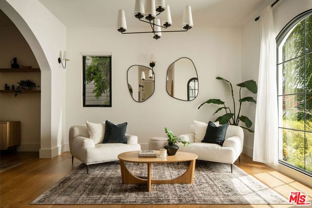5142 Brynhurst Avenue, Los Angeles, CA 90043
