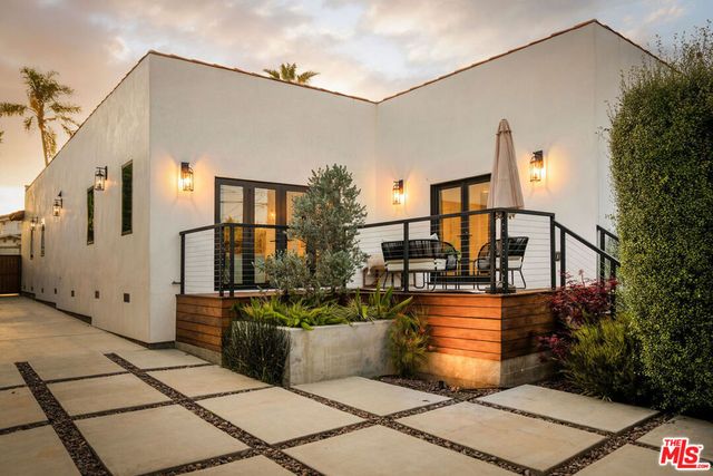 5142 Brynhurst Avenue, Los Angeles, CA 90043