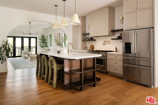 5142 Brynhurst Avenue, Los Angeles, CA 90043