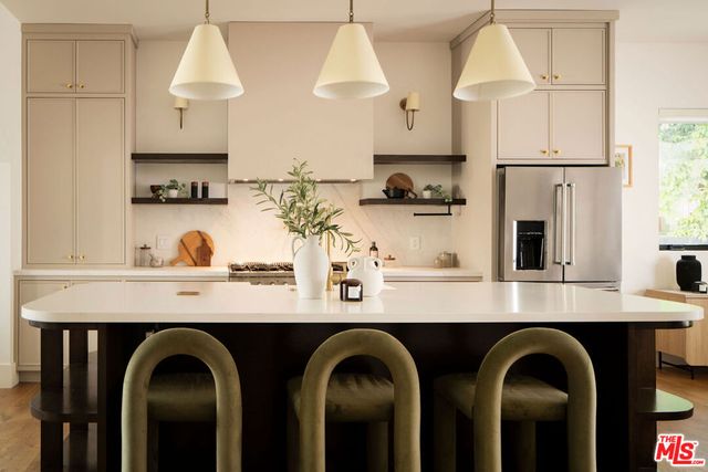 5142 Brynhurst Avenue, Los Angeles, CA 90043