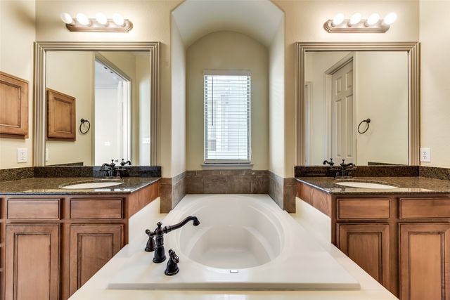 1152 Spanish Moss Drive, Savannah, TX 76227