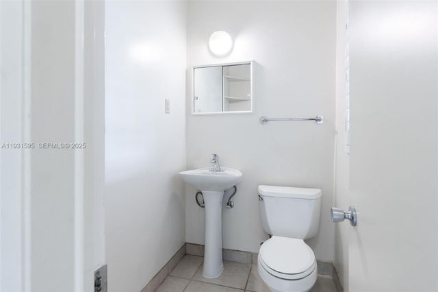 2130 NE 15th St, Fort Lauderdale, FL 33304