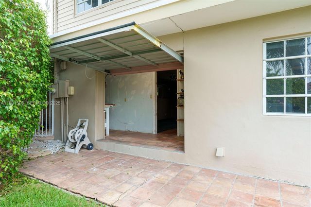 2130 NE 15th St, Fort Lauderdale, FL 33304