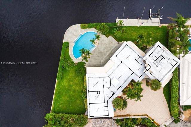 2130 NE 15th St, Fort Lauderdale, FL 33304