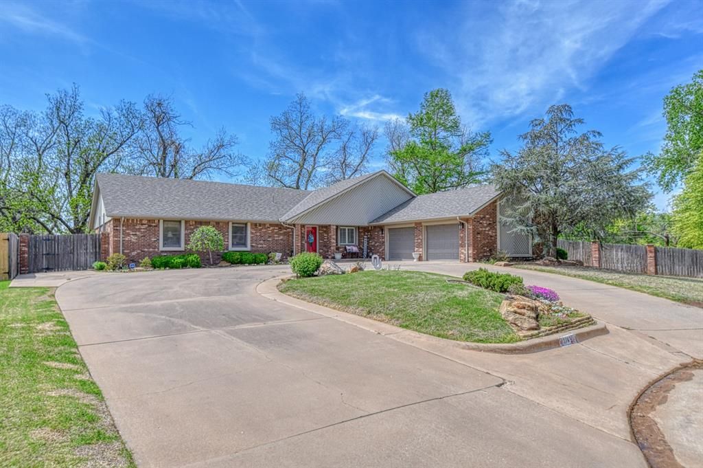 116 Saint Charles Place, Chickasha, OK 73018