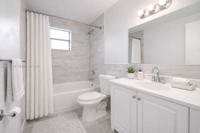 400 NE 1st St 207, Hallandale Beach, FL 33009