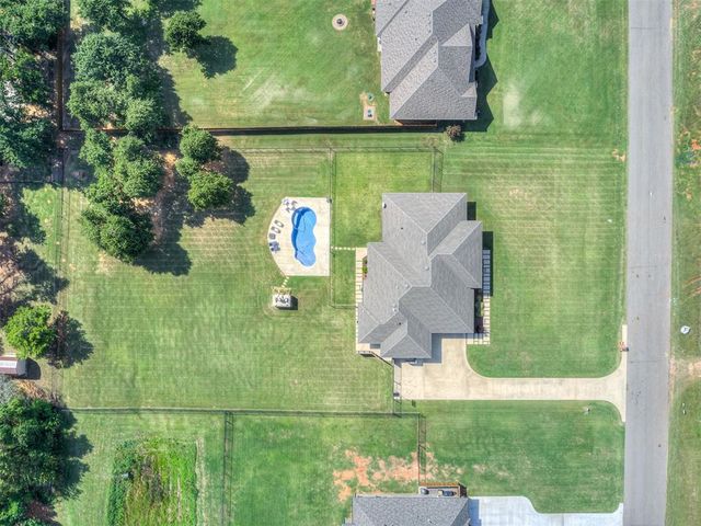 200 Meadow Lark Lane, Blanchard, OK 73010