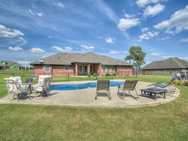 200 Meadow Lark Lane, Blanchard, OK 73010