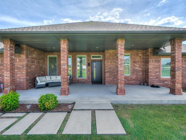 200 Meadow Lark Lane, Blanchard, OK 73010