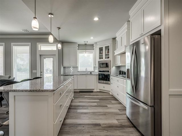 200 Meadow Lark Lane, Blanchard, OK 73010