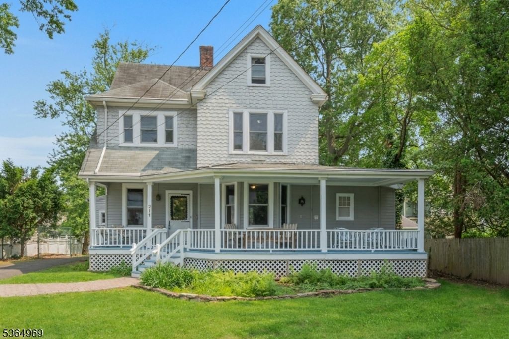 211 Park St, Westfield Town, NJ 07090