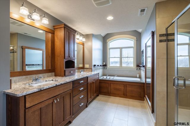 10208 Cottonwood Creek Boulevard, Blair, NE 68008