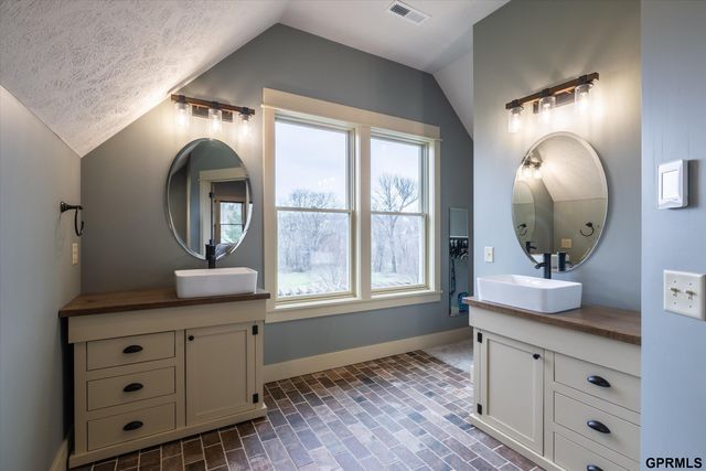 10208 Cottonwood Creek Boulevard, Blair, NE 68008