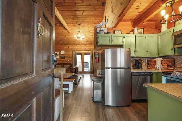 760 Ski View Lane, Sevierville, TN 37876