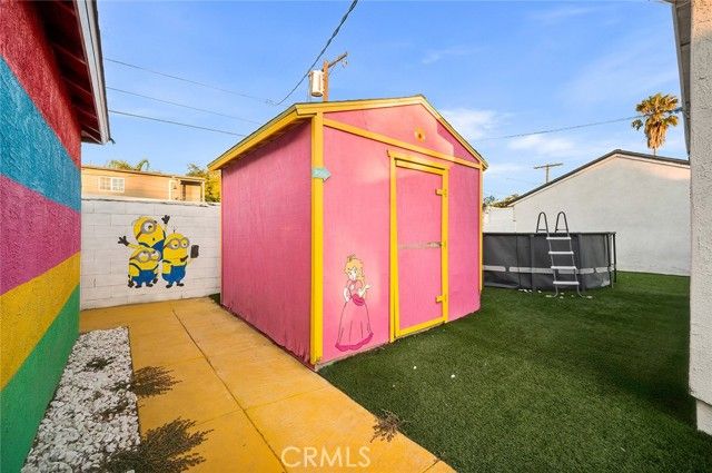 7032 Stansbury Avenue, Van Nuys (los Angeles), CA 91405