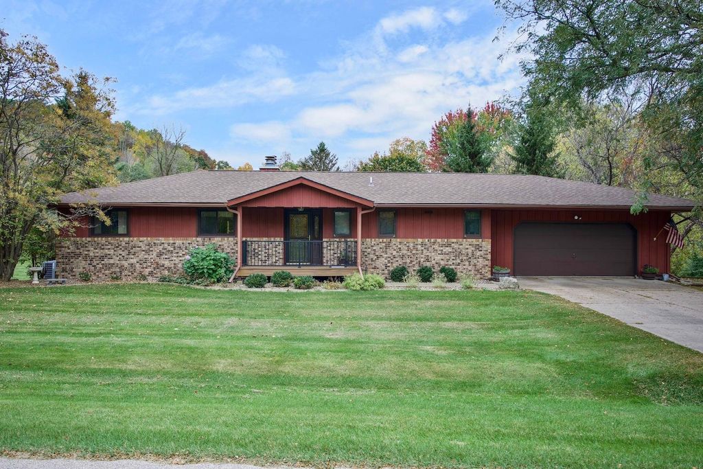 2197 Clinton Drive, Winona, MN 55987 — exterior