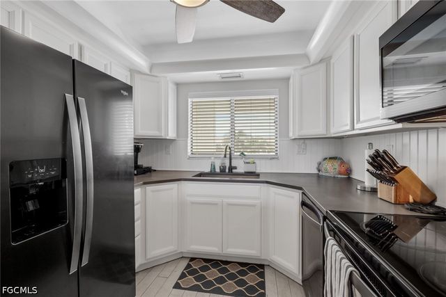 4586 Trawler CT 305, Fort Myers, FL 33919