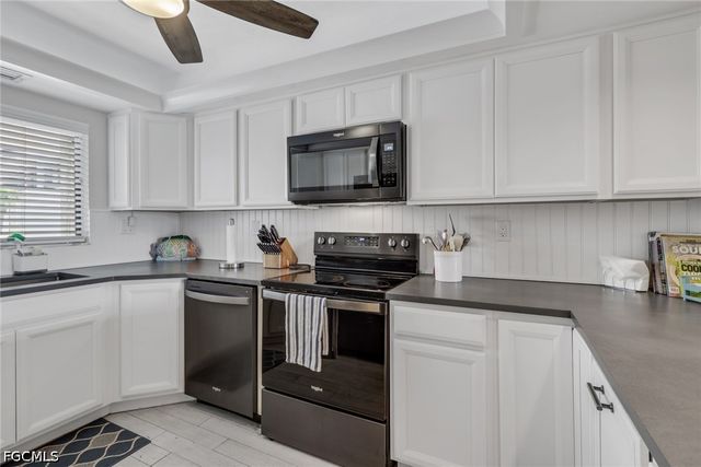 4586 Trawler CT 305, Fort Myers, FL 33919