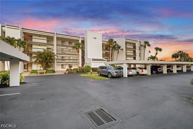 4586 Trawler CT 305, Fort Myers, FL 33919