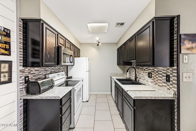 20236 N 6TH Drive 3, Phoenix, AZ 85027