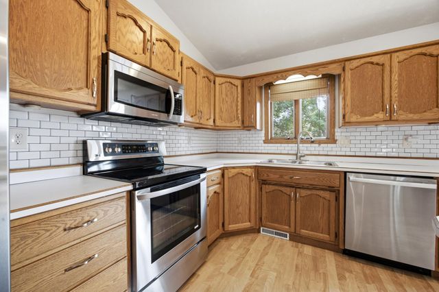 2522 34th Avenue S, Fargo, ND 58104