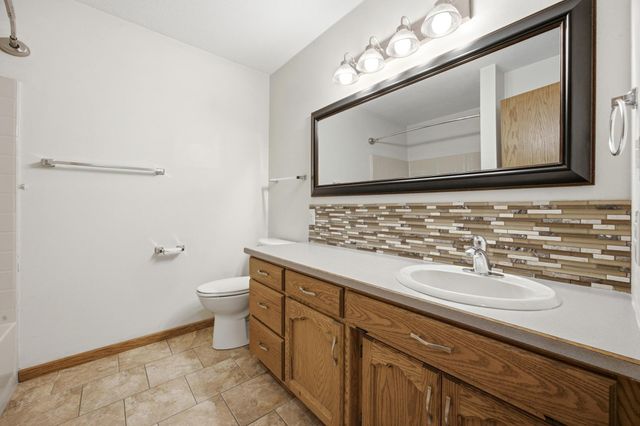 2522 34th Avenue S, Fargo, ND 58104