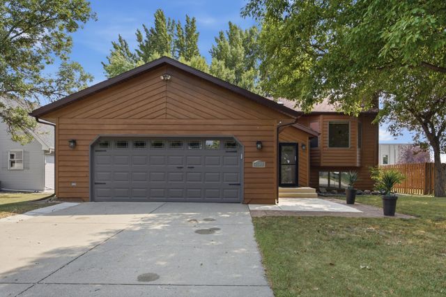 2522 34th Avenue S, Fargo, ND 58104