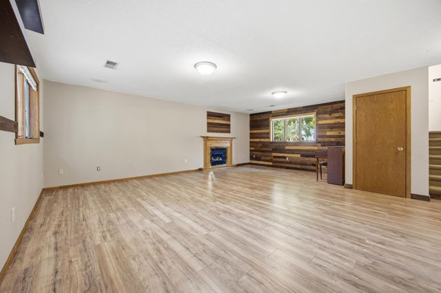2522 34th Avenue S, Fargo, ND 58104
