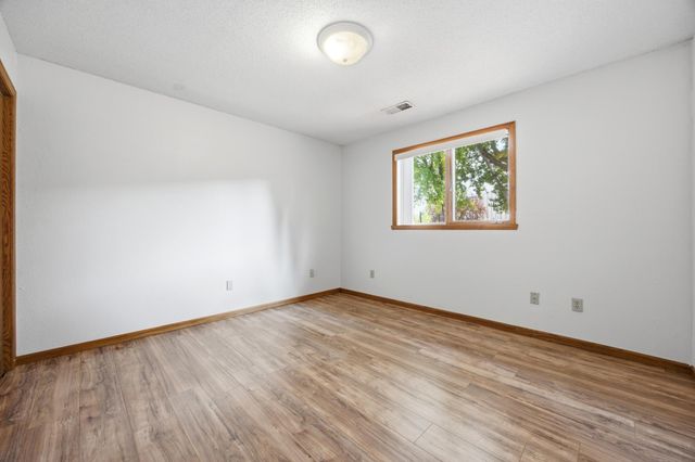 2522 34th Avenue S, Fargo, ND 58104