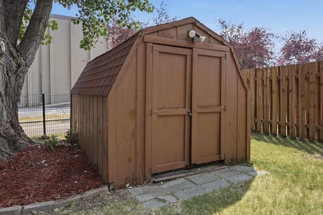 2522 34th Avenue S, Fargo, ND 58104