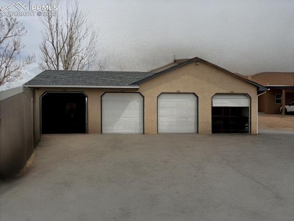 743 E Laporte Drive 745, Pueblo, CO 81007 — exterior