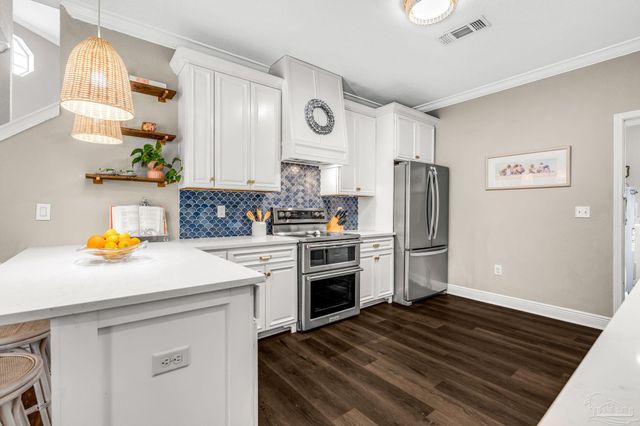 554 Downhaul Dr, Pensacola, FL 32507