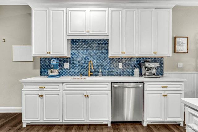 554 Downhaul Dr, Pensacola, FL 32507