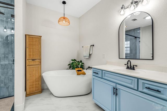 554 Downhaul Dr, Pensacola, FL 32507