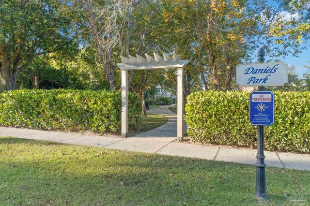 554 Downhaul Dr, Pensacola, FL 32507