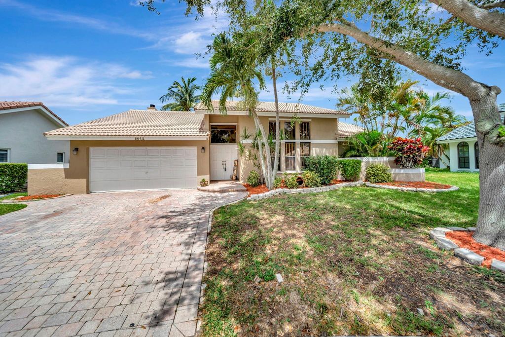 5642 NW 64 LN, Coral Springs, FL 33067