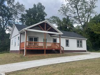 816 E Carolina Avenue, Clinton, SC 29325
