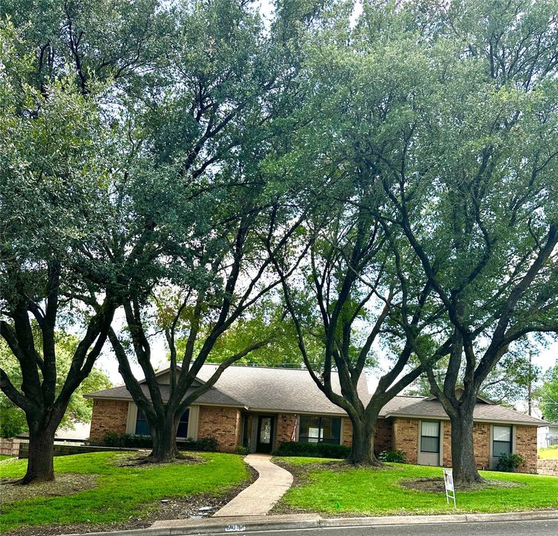 604 Woodland West Drive, Woodway, TX 76712