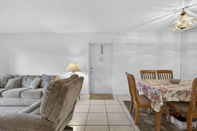 812 Sky Pine Way G1, Greenacres, FL 33415