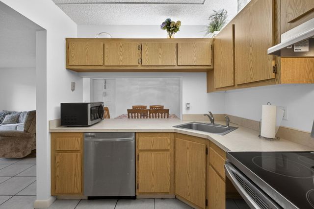 812 Sky Pine Way G1, Greenacres, FL 33415