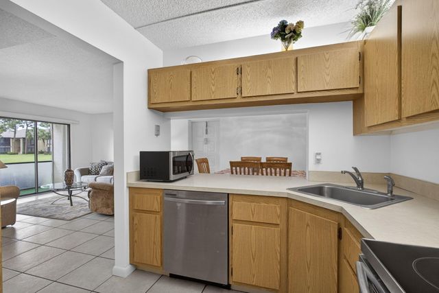 812 Sky Pine Way G1, Greenacres, FL 33415