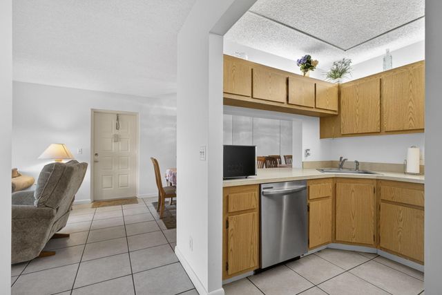 812 Sky Pine Way G1, Greenacres, FL 33415