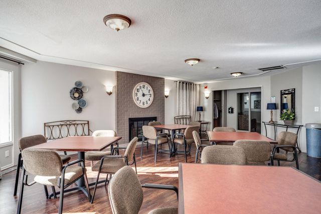 10401 Cedar Lake Road 215, Hopkins, MN 55305
