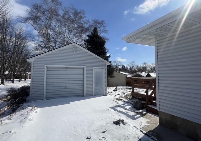 703 S 33rd STREET, Manitowoc, WI 54220