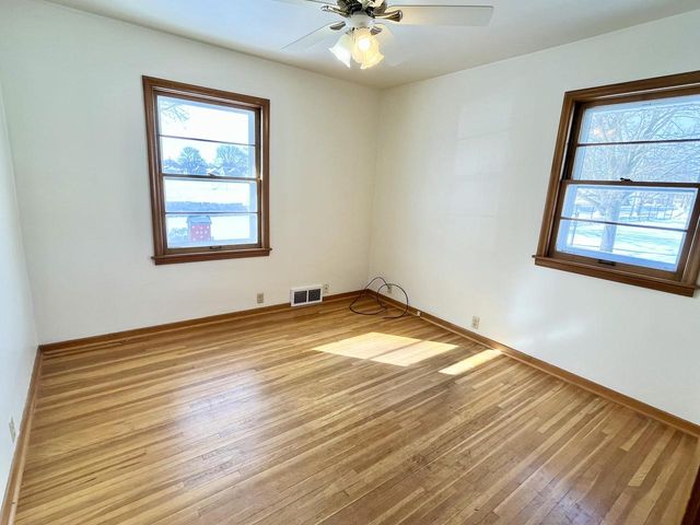 703 S 33rd STREET, Manitowoc, WI 54220