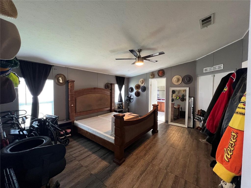 Image 15 of property listing at 1124 DARA CAY DRIVE, Kissimmee, FL 34741