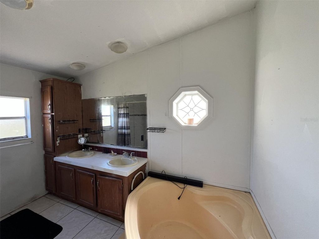 Image 16 of property listing at 1124 DARA CAY DRIVE, Kissimmee, FL 34741